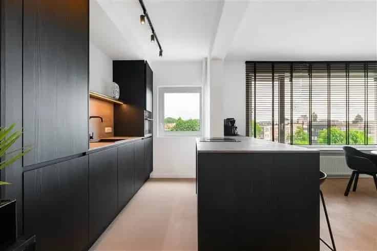 Gerenoveerd Hoekappartement 2 slaapkamers Te Koop