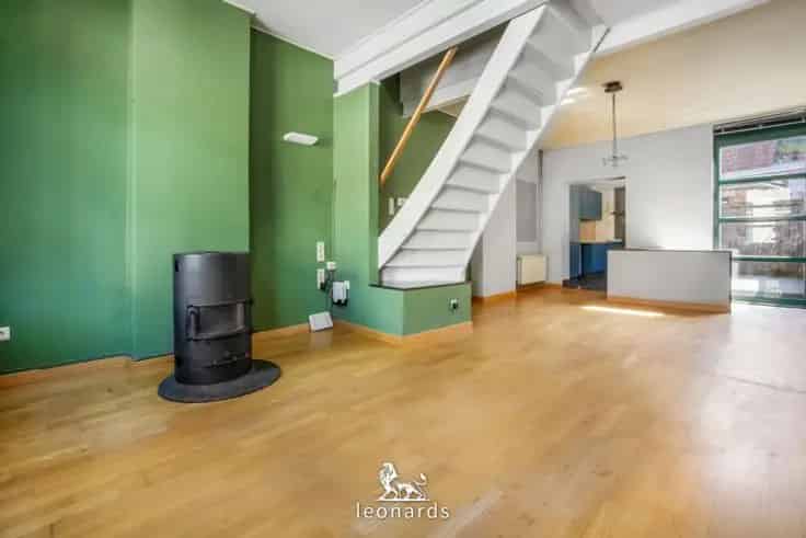 Huis Te Koop: Charmante Rijwoning met Garage en Terras