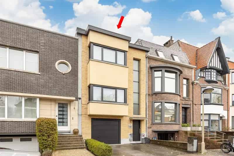 Stijlvol gerenoveerde gezinswoning met 5 slaapkamers in hartje Berchem