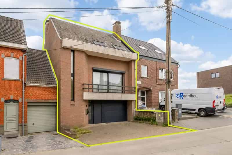 Gerenoveerde Instapklare bel-etage woning met tuin