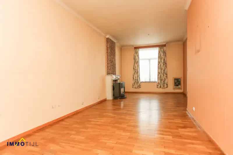 Ruime woning met 2 slpkms te Aalst!
