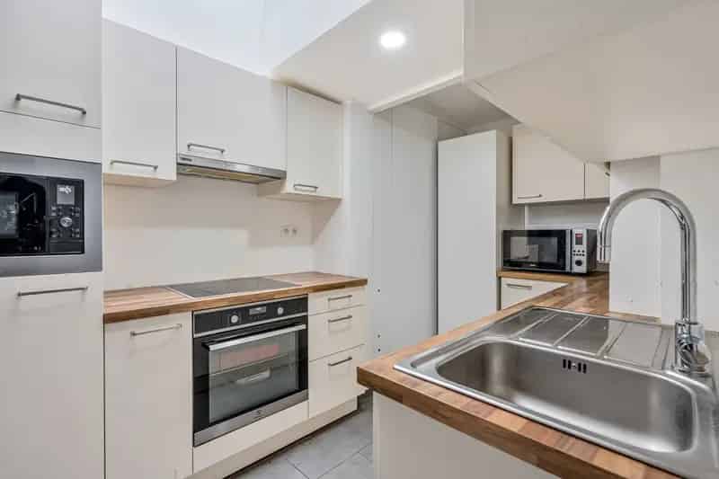 Gerenoveerde, energiezuinige woning met 4 slpk en koertje