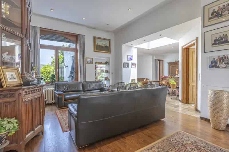 Karaktervolle woning met bureau in centrum Ternat