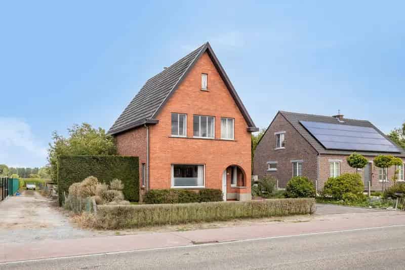 CHARMANTE, TE RENOVEREN GEZINSWONING OP EEN LEUK PERCEEL IN ALKEN (TERKOEST)