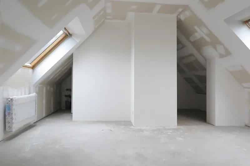 Ruim Casco Duplex-Appartement Met 3 Slaapkamers En Gelijkvloerse Parking In Het Centrum Van Geel.