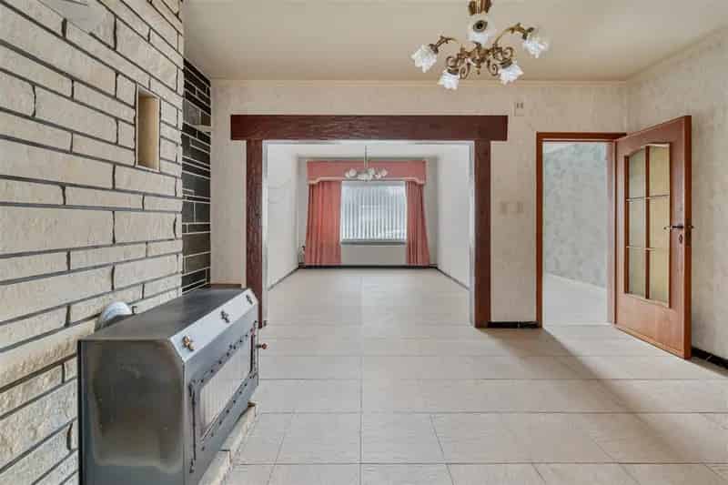 Goed onderhouden gezinswoning met 4 mogelijke slaapkamers op een perceel van 921m²