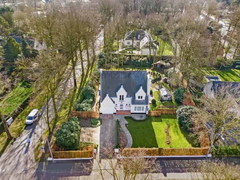 Unieke villa met Zuidgerichte tuin te Sint-Kruis.