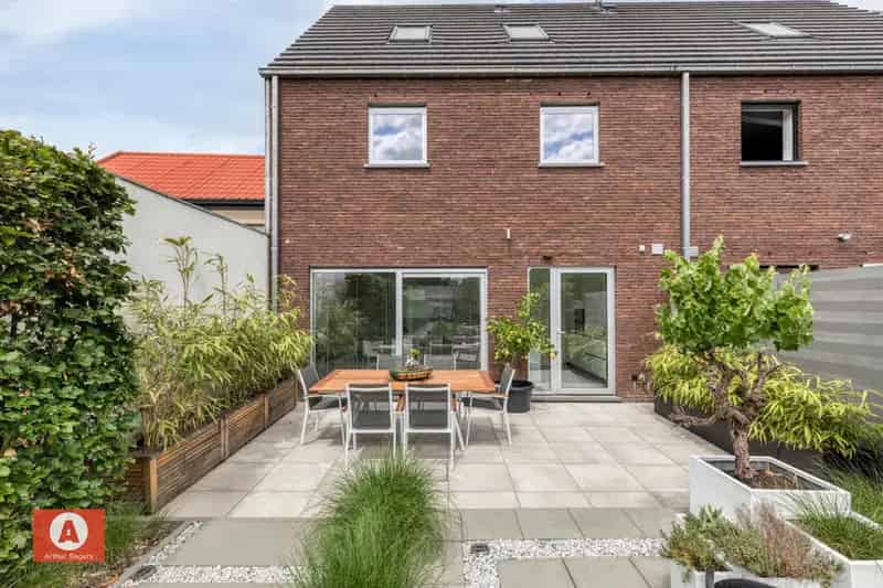 EPC-A gezinswoning mét 3 slaapkamers + 2 carport-parkings.