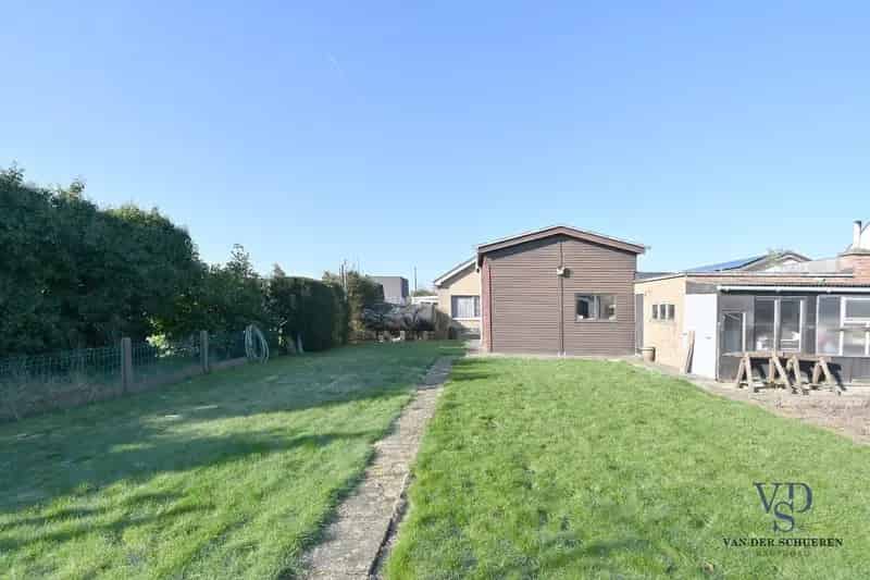 Degelijke bungalowwoning gelegen in een rustige verkaveling