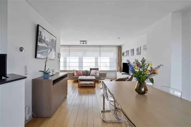 Instapklare Bel-Etage Woning te Edegem met Garage