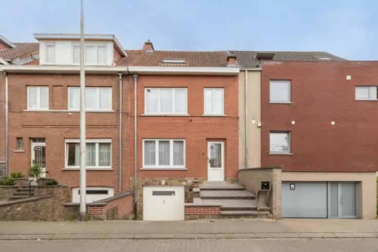 Huis Te Koop 3 Slaapkamers Nabij Scholen en Winkels