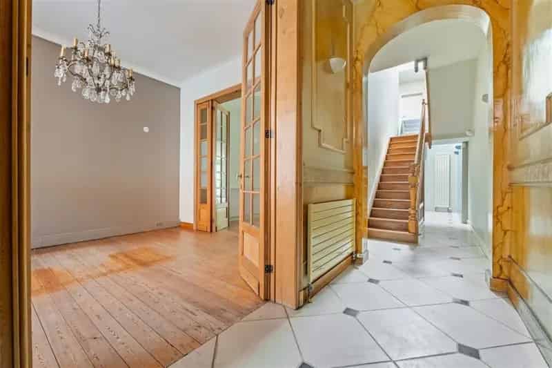 PRACHTIG HERENHUIS MET VEEL CHARME IN HET CENTRUM VAN SINT-TRUIDEN