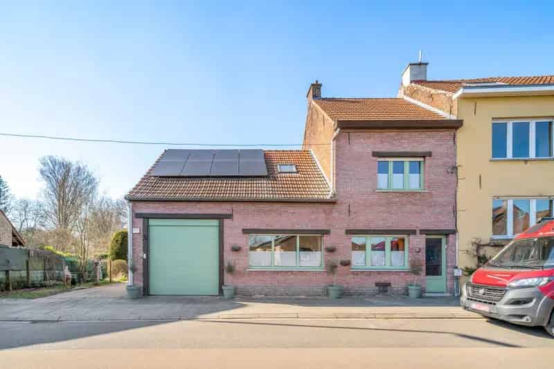 Gezellige halfopen bebouwing op ruim perceel met 3 slpk voor € 499.000