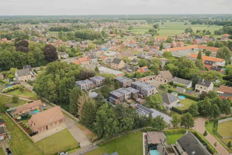 Woonerf met 12 doorzonwoningen en een centrale binnentuin