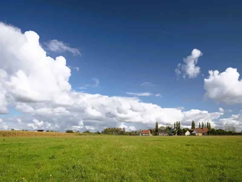 Villa met magazijn en serre vlakbij Drongen