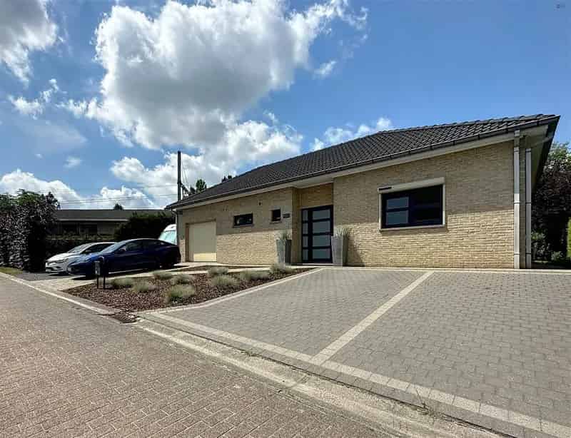 Moderne energiezuinig bungalow met garage op gunstige locatie!