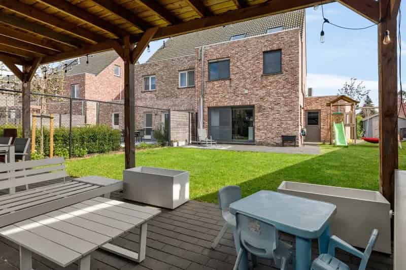 Prachtige HOB met 3 à 4 slaapkamers en ruime tuin dichtbij het centrum van Kapellen