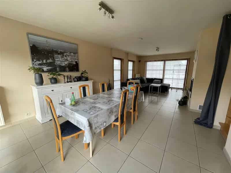 Half open woning