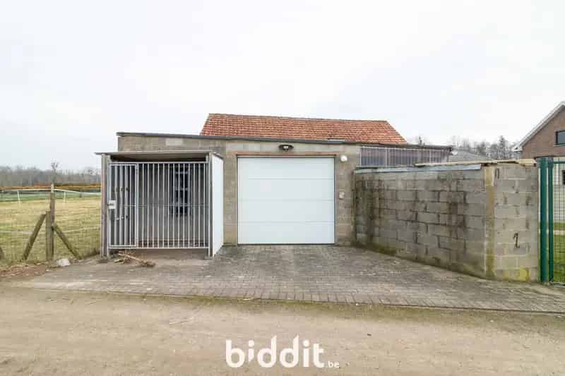 RUIME WONING MET 5 SLPKRS OP EEN HOEKPERCEEL VAN 7A 03CA