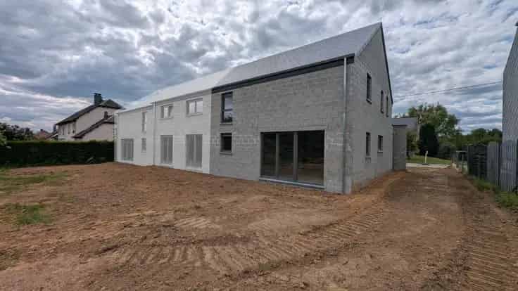 Gezinswoning te koop 3 slaapkamers tuin garage