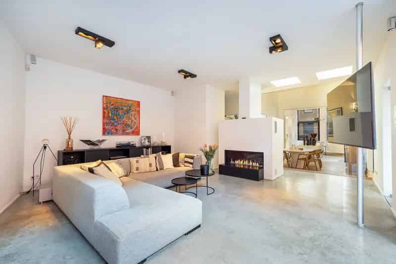 ANTWERPEN - Herenwoning met 2 inpandige staanplaatsen!