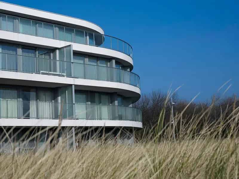 Ruim gelijkvloers appartement in jonge residentie te Bredene nabij de duinen