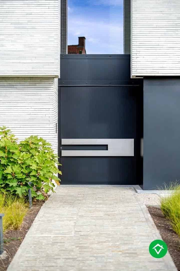 Exclusieve, moderne villa in Koekelare met zwembad, poolhouse, wellness en privécinema – ultiem wonen in luxe en stijl, met oog voor perfectie.