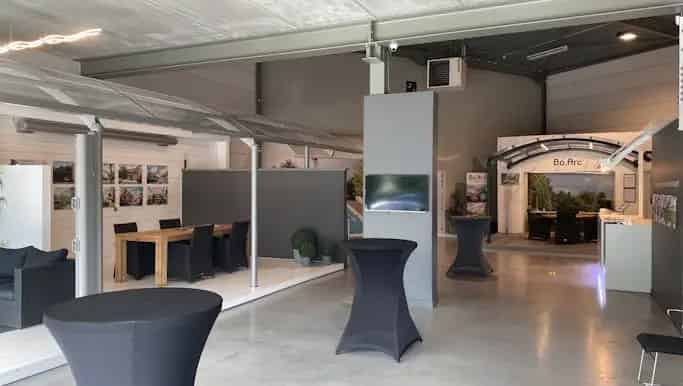 Magazijn met bureel te huur in Rumbeeksegravier 166, Roeselare - Dewaele