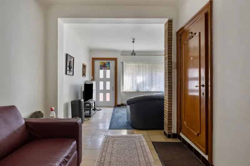 Te renoveren woning te koop met 3 slaapkamers
