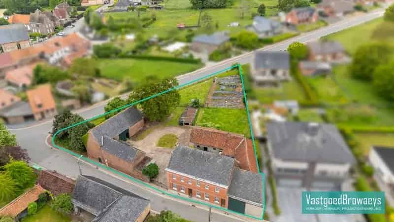 Authentieke hoeve met veel potentieel voor cohousing of creatieve invulling