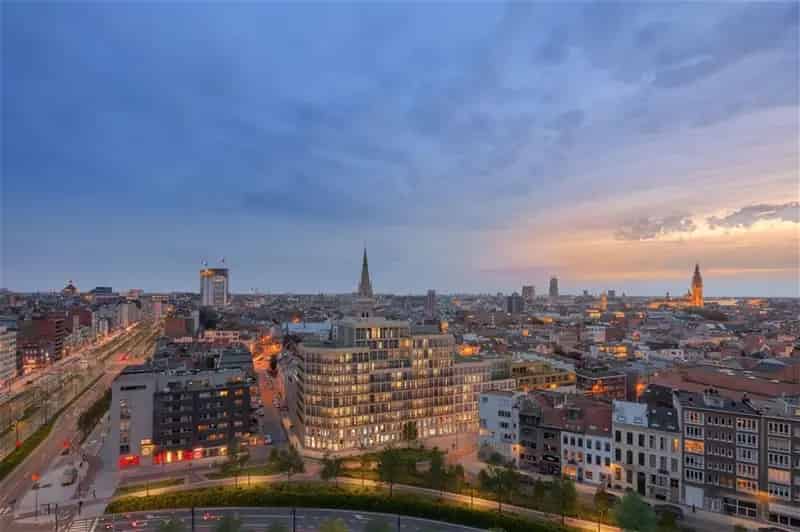 Moderne kantoren gelegen aan het Eilandje