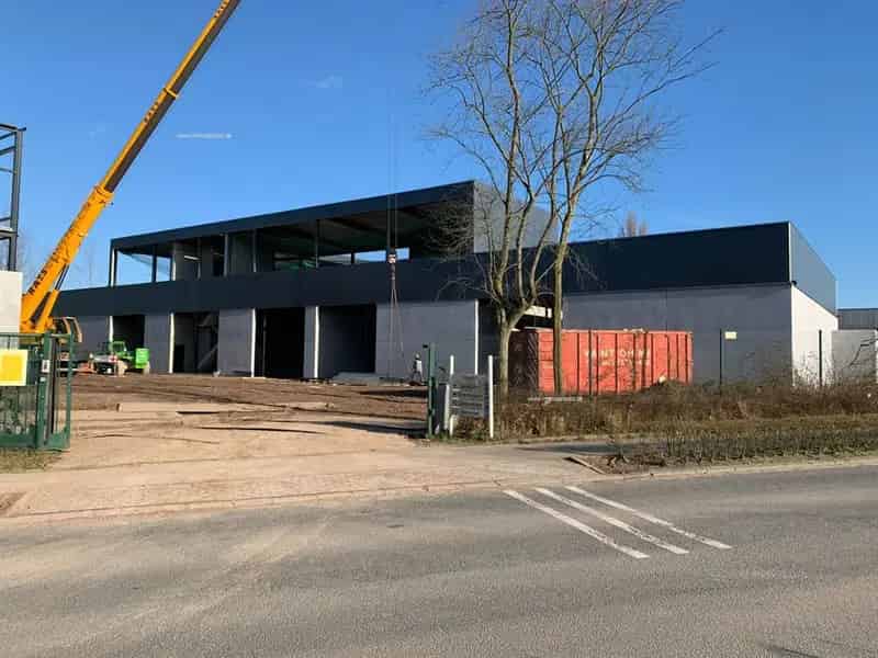 Nieuwbouw bedrijfsgebouw te huur in Kortrijk