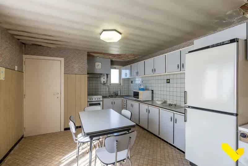 Te Renoveren Woning In Rustige Buurt Te Veerle-Laakdal.