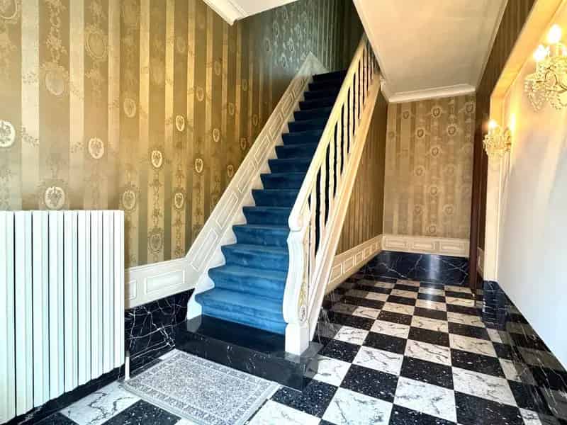 Centraal gelegen woning met 3 slaapkamers, garage.