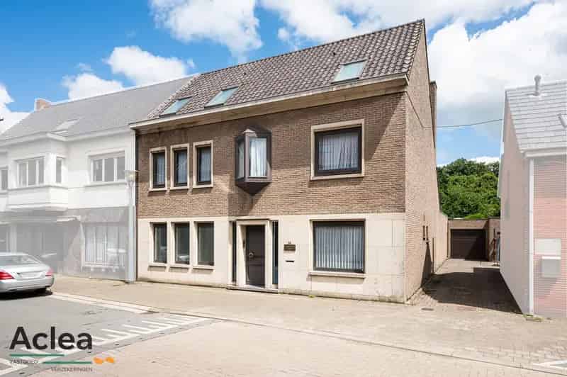 Huis te Huur Bassevelde: Ruime Burgerwoning met Praktijkruimte