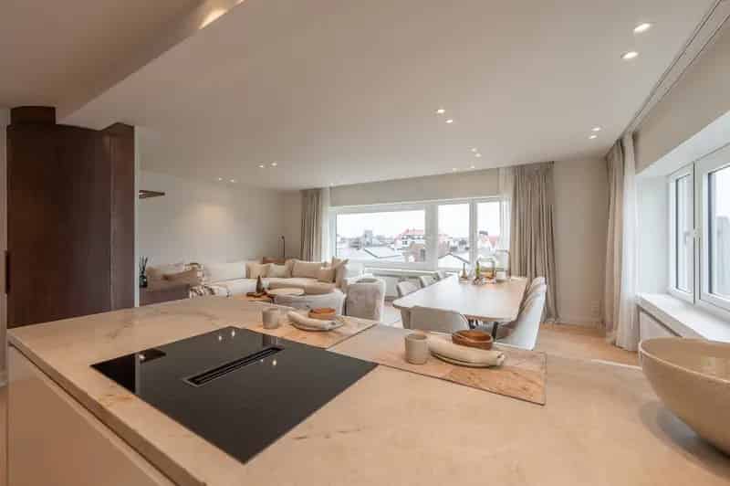 Gerenoveerd Hoekappartement Nabij Strand Duinbergen