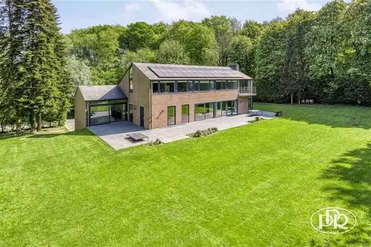 Luxe Villa te Koop 5-7 slaapkamers, 2 Ingangen