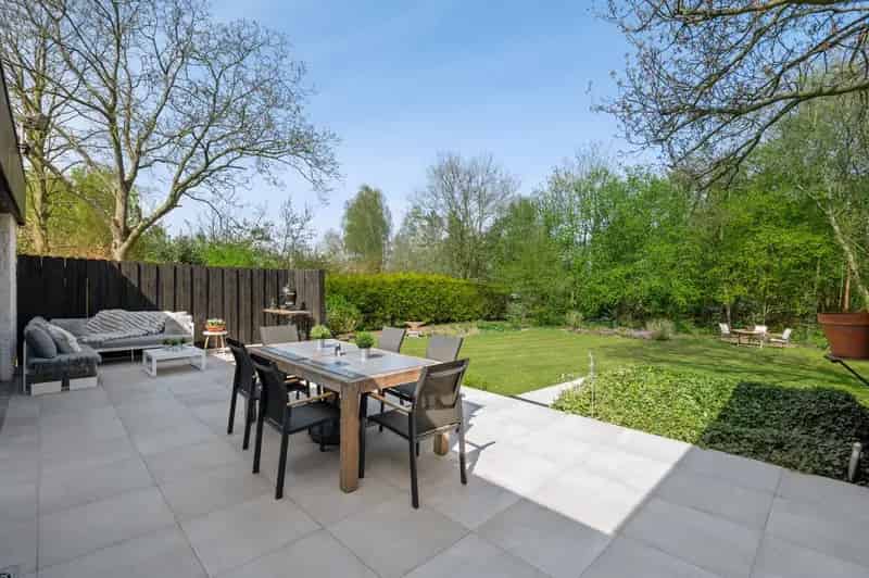 Verzorgde laagbouwwoning met 3 à 4  slpks. en 2.874 m² grond.