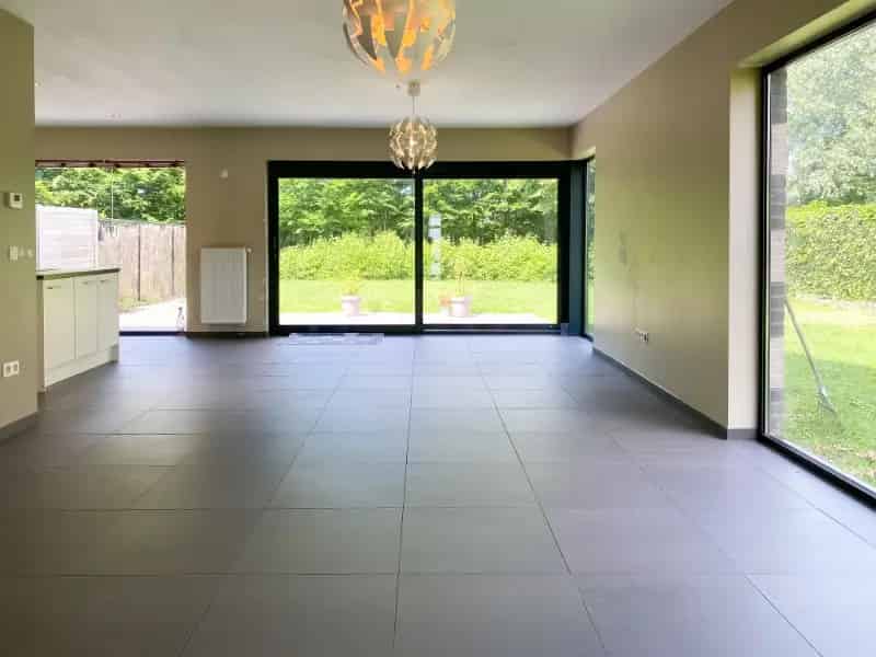 Huis te Koop: Moderne Gezinswoning 3 slaapkamers Nabij R4 E34