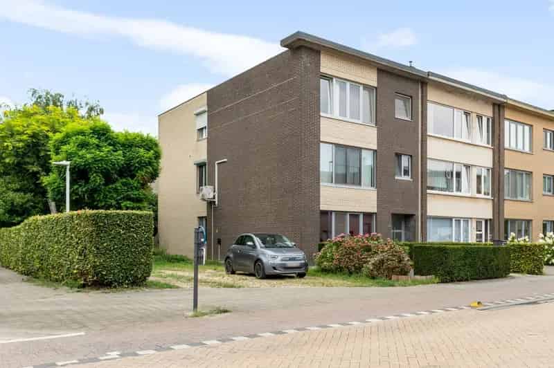 Appartement met 3 slaapkamers in een klein blokje