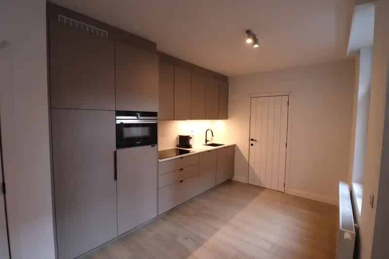 Een Gerenoveerde Woning Met 3 Slaapkamers En Tuin.