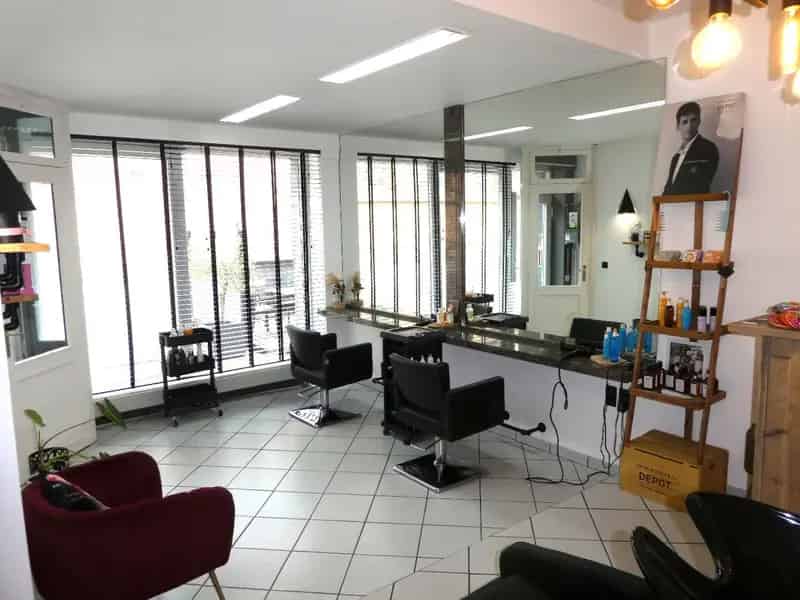 AARSCHOT - Centraal gelegen handelspand met woonst op commerciële locatie