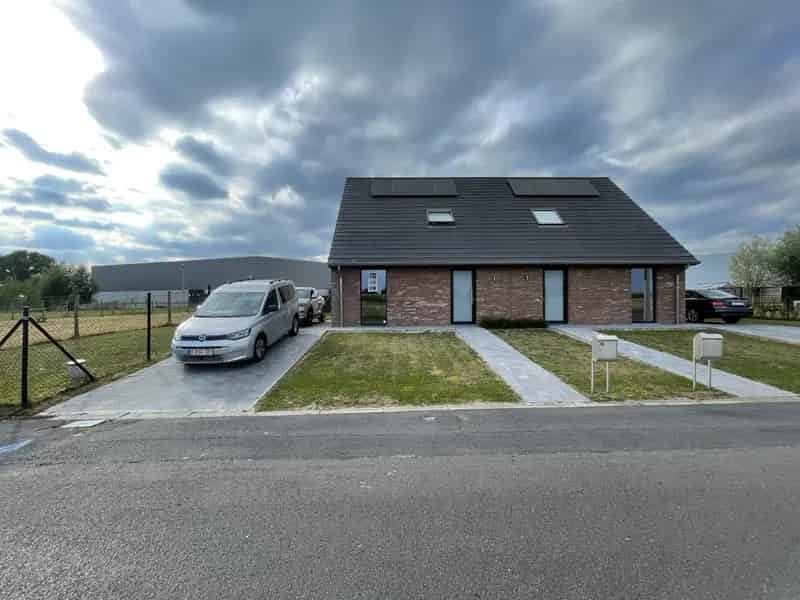 Moderne Halfopen Woning te Huur Roeselare
