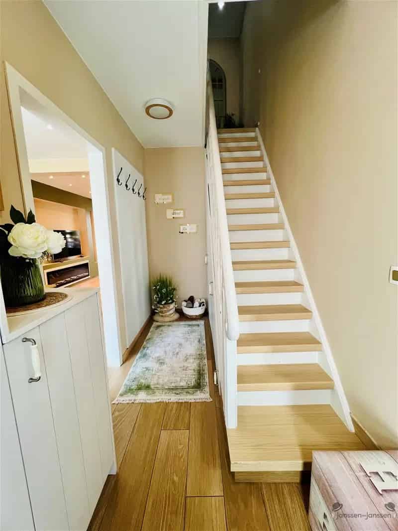 Gerenoveerde rijwoning met 3 slaapkamers & tuin