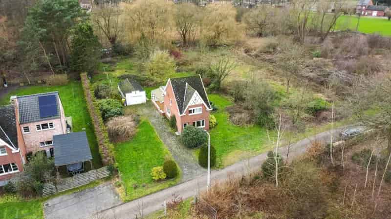 Rustig gelegen open bebouwing op prachtig terrein van 42a99ca