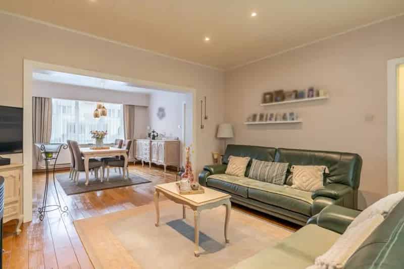 Uitstekend verzorgde gerenoveerde rijwoning met 4 slaapkamers, tuin en dubbele garage te Hoeselt op 4a61ca - perceel ook achteraan toegankelijk
