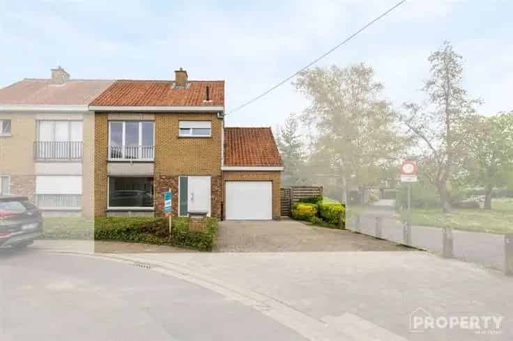 Huis Te Koop Rumbeke: 3 Slaapkamers Garage Tuin