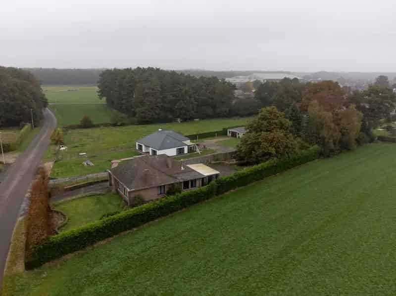 ZEER RUIME GELIJKVLOERSE WONING MET VEEL POTENTIEEL OP PERCEEL VAN 20A 91CA NABIJ SENTOWER PARK TE OUDSBERGEN