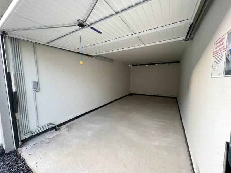 Nieuwe afgesloten garagebox met elektriciteit en verlichting te Tielt!