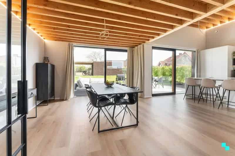 Architecturale (quasi)nieuwbouwwoning op rustige verkaveling te Lendelede